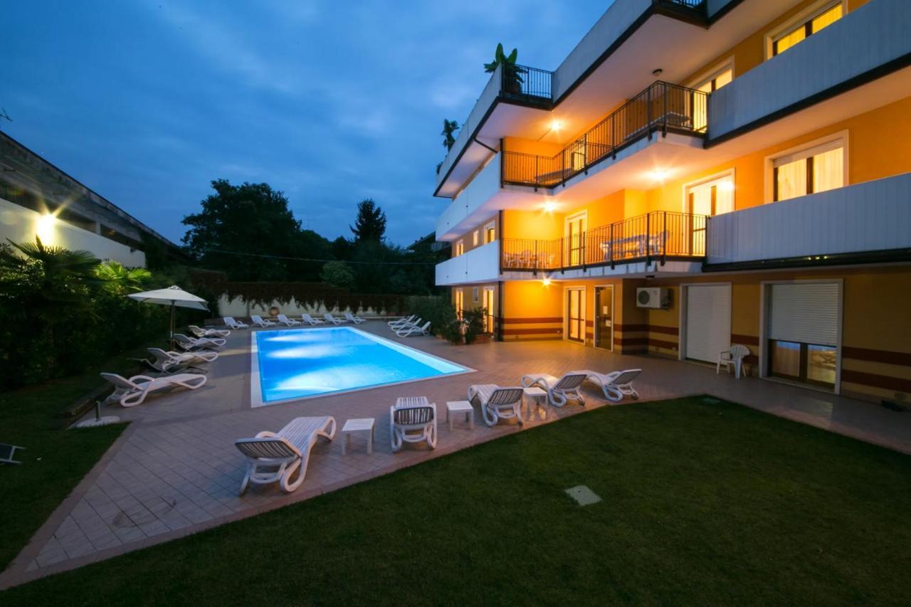 Ferretti Residence Garda Palace Peschiera del Garda Exterior foto
