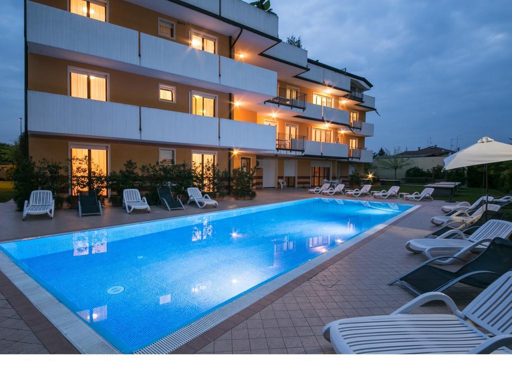 Ferretti Residence Garda Palace Peschiera del Garda Exterior foto