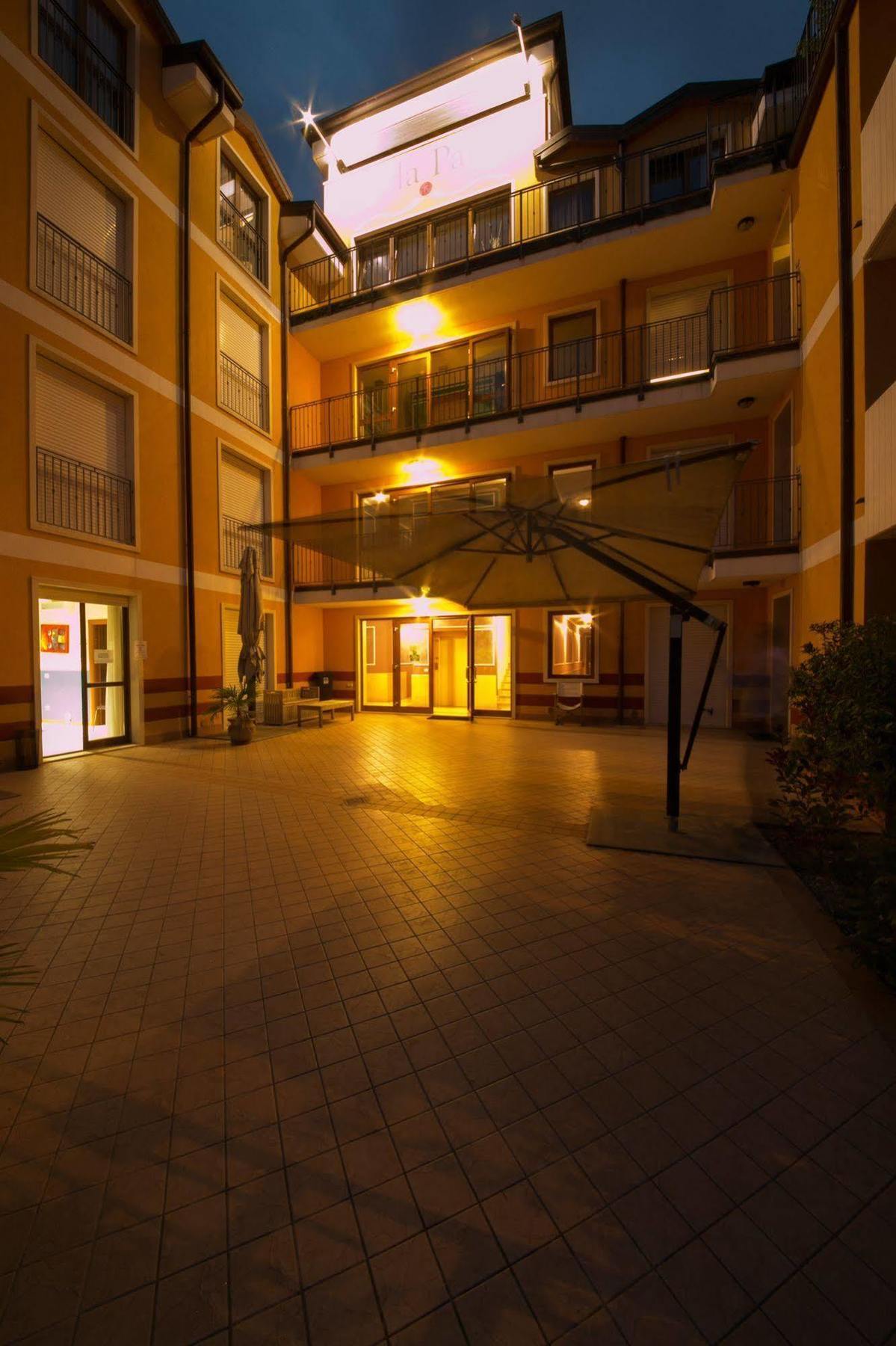 Ferretti Residence Garda Palace Peschiera del Garda Exterior foto