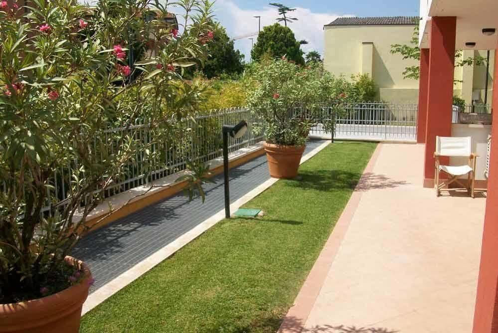 Ferretti Residence Garda Palace Peschiera del Garda Exterior foto