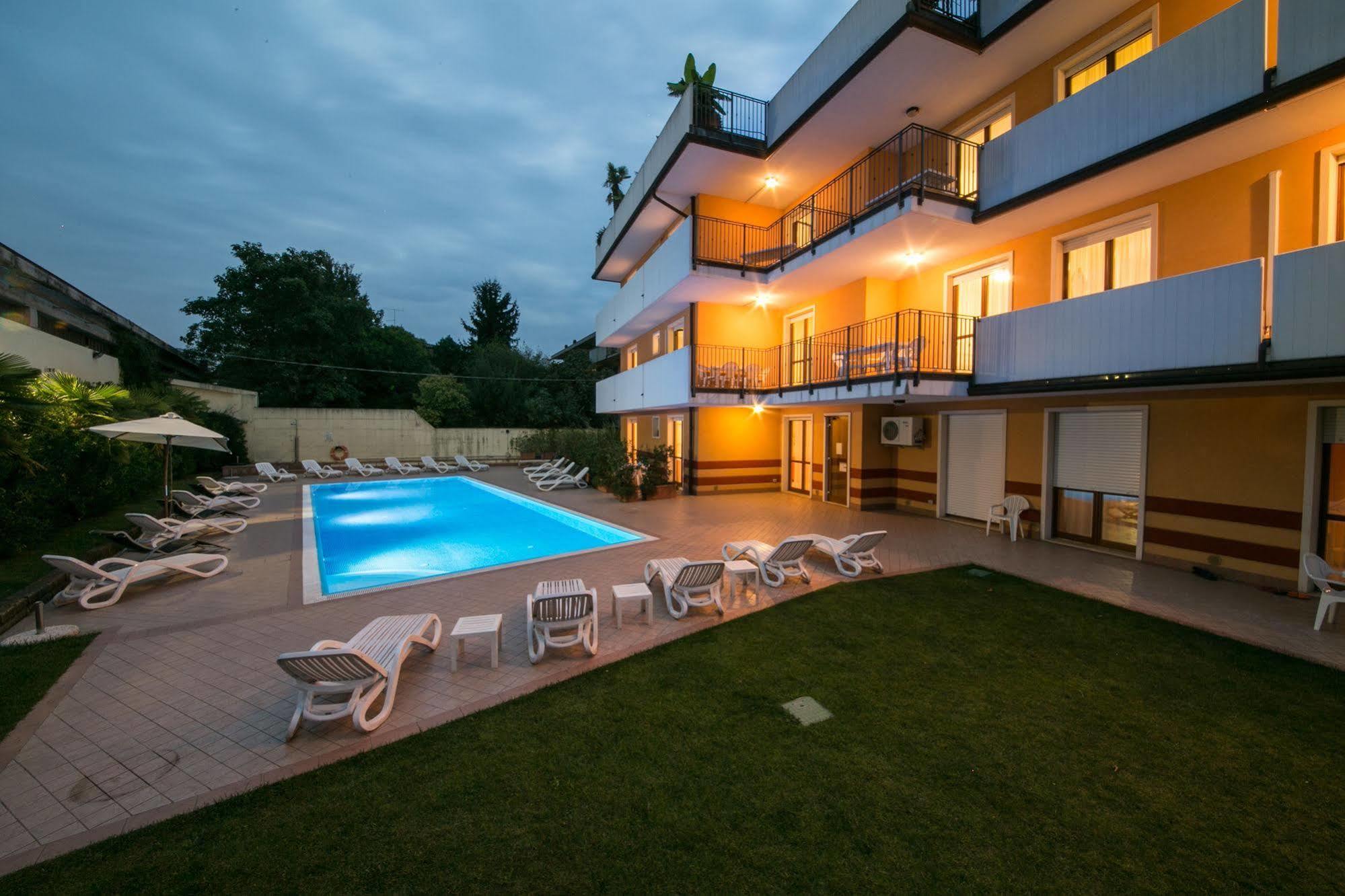 Ferretti Residence Garda Palace Peschiera del Garda Exterior foto