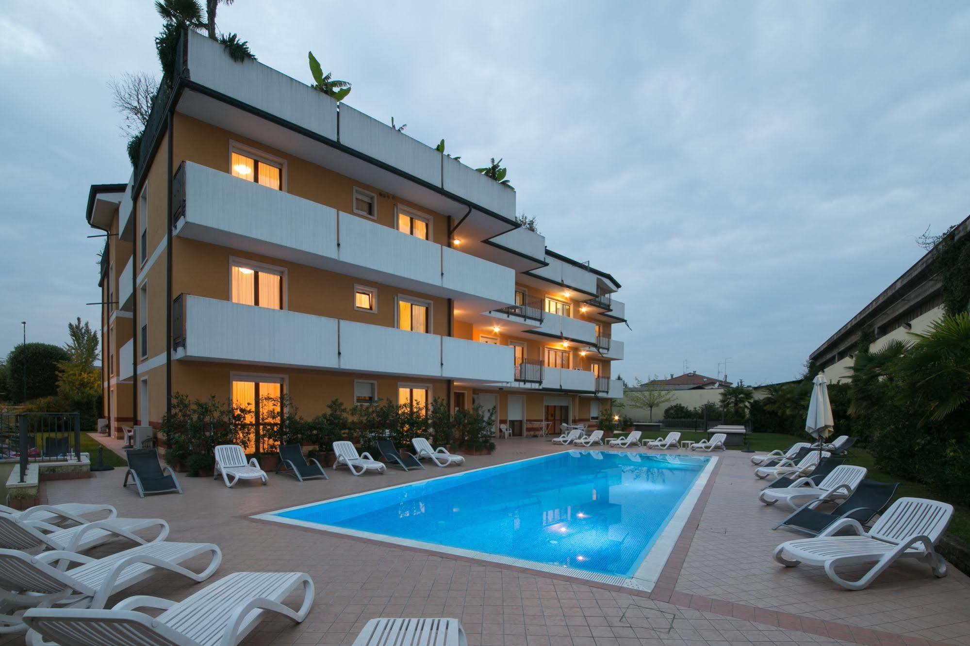 Ferretti Residence Garda Palace Peschiera del Garda Exterior foto